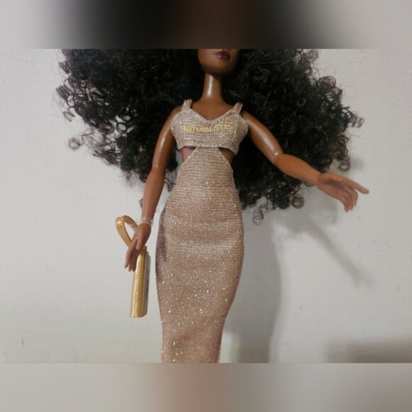 NaturalistasNaturalistas 11-inch Dayna Fashion Doll - Picture 3 of 6